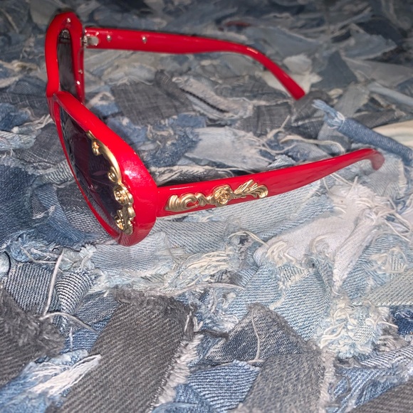 Sunglasses - Picture 4 of 5